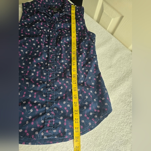 Banana Republic Navy and Pink Sleeveless Button-Down Shirt - Picture 7 of 7